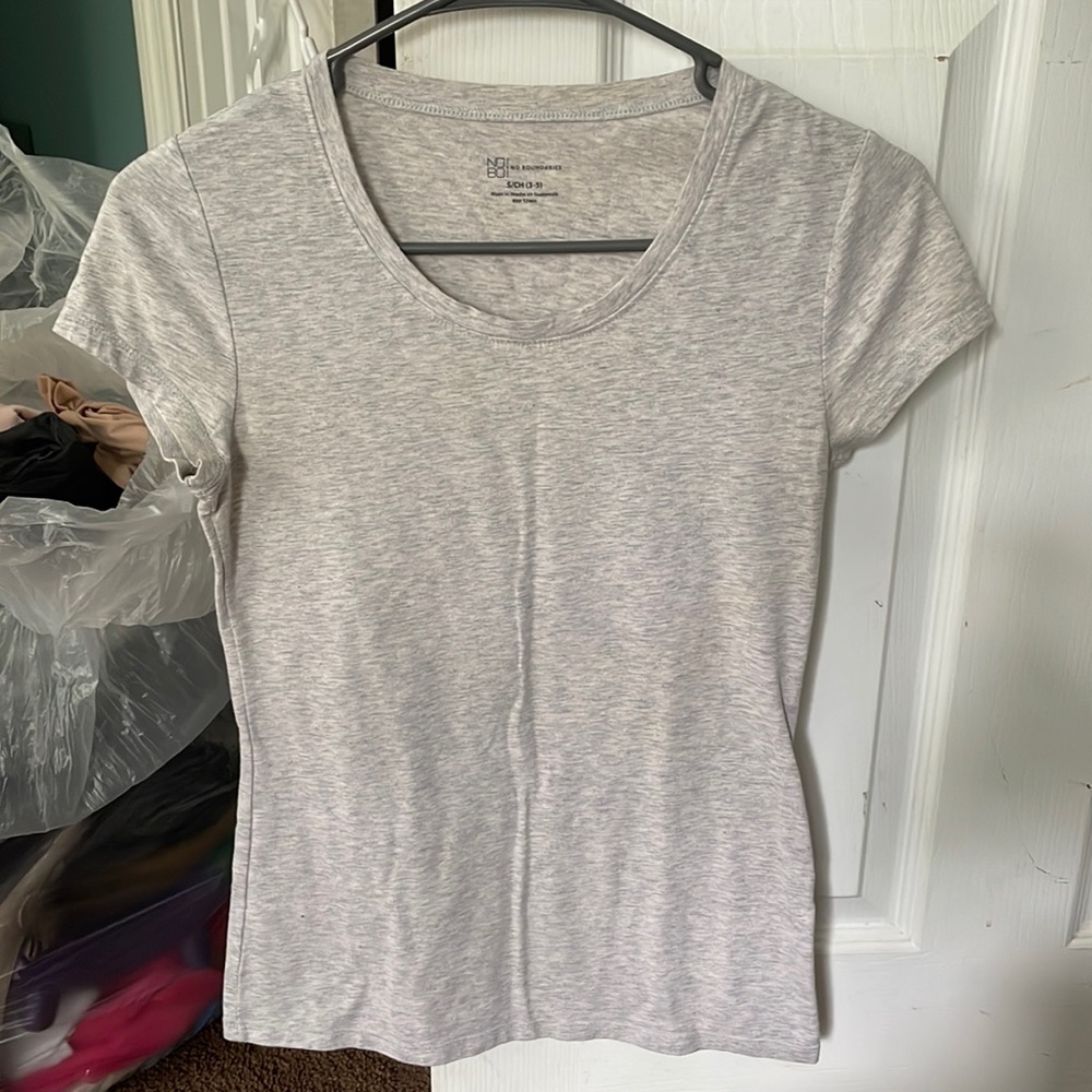 No boundaries gray tshirt size small